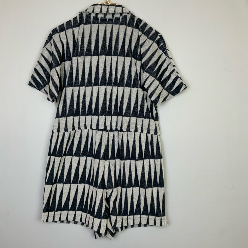 NWT Marine Layer Medium Black White Triangle Terry Out Short Sleeve Zip Romper - Picture 5 of 8